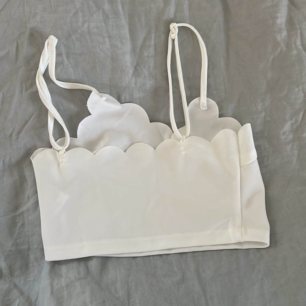 Simple Whute crop top adjustable - Picture 2 of 3